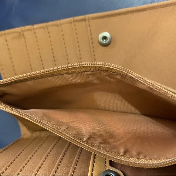 Vibrant Artistic Relic Leather Wallet with Leaf Patterns - Picture 5 of 7